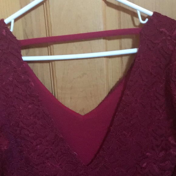 V-Back Lace Dress - Picture 4 of 4